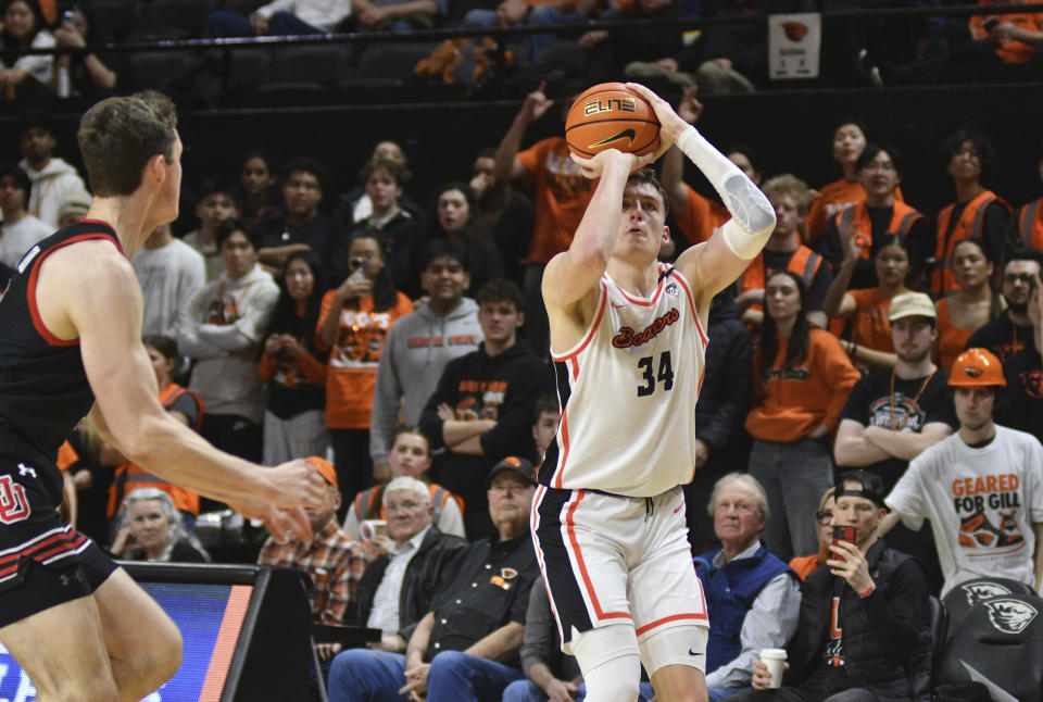 Oregon State forward Tyler Bilodeau (34) shoots a 3-pointer against Utah during the second half of an NCAA college basketball game Thursday, March 7, 2024, in Corvallis, Ore. Oregon State won 92-85. (AP Photo/Mark Ylen)