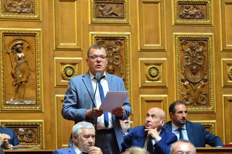 2 février - Olivier Léonhardt - Le sénateur de l'Essonne Olivier Léonhardt, ancien maire de Sainte-Geneviève-des-Bois, est décédé dans la nuit de mardi 2 au mercredi 3 février des suite d'une longue maladie. Il avait 58 ans. <br /><br /><strong>>>>Lire notre article par <a href="https://www.huffingtonpost.fr/entry/mort-du-senateur-olivier-leonhardt-a-58-ans_fr_61fa7f84e4b084213da1df1a?cja">ici</a>.</strong>