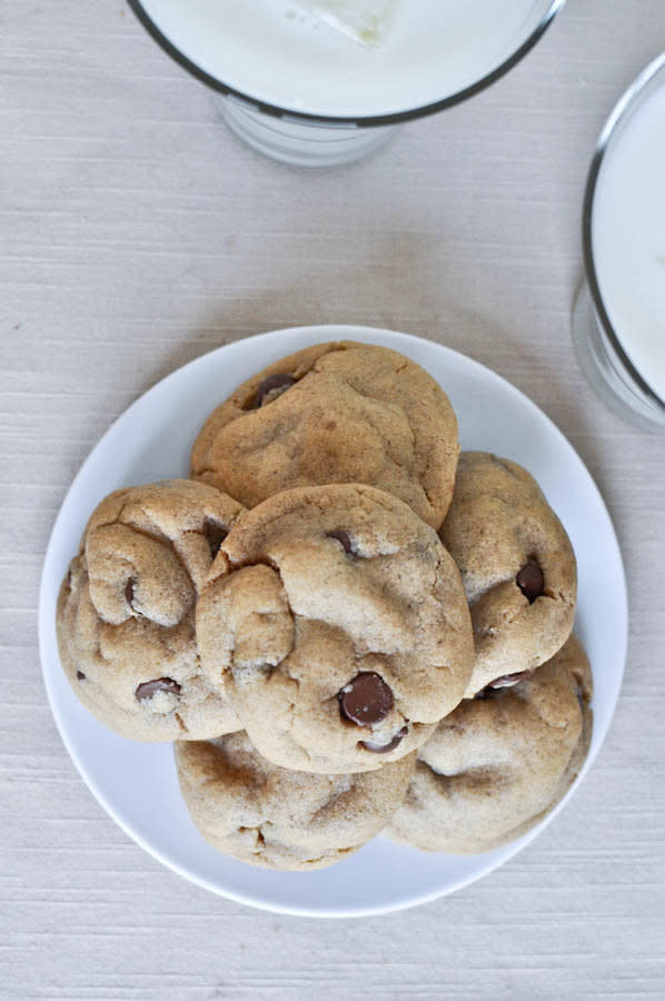 <strong>Get the <a href="http://www.howsweeteats.com/2011/08/puffy-peanut-butter-cookies-with-chocolate-chips/" target="_blank">Puffy Peanut Butter Cookies with Chocolate Chips recipe</a> by How Sweet It Is</strong>