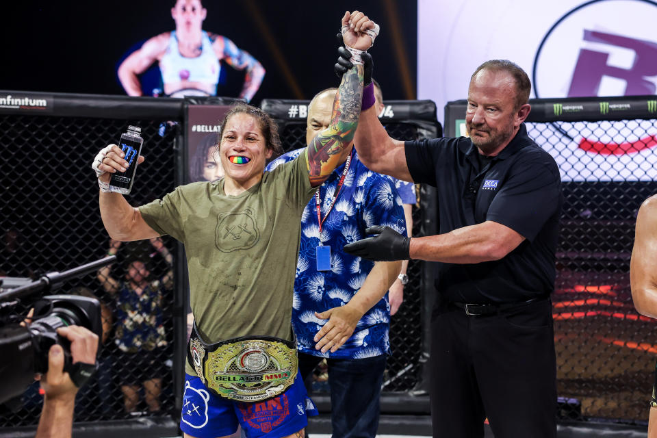 Liz Carmouche def. DeAnna Bennett Bellator 294