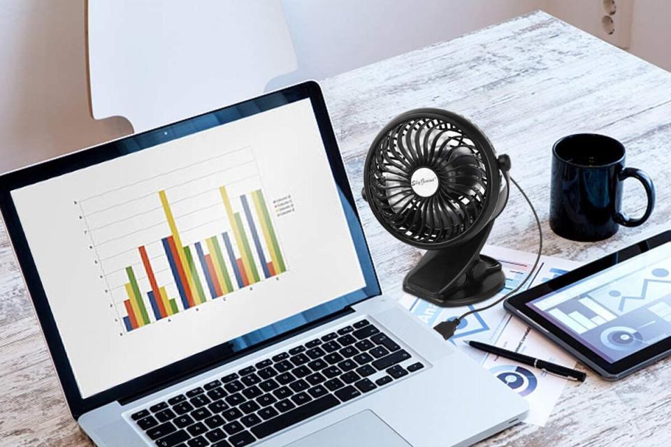 SkyGenius Battery Operated Clip on Mini Desk Fan