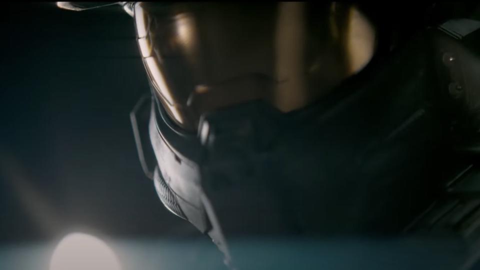 Pablo Shreiber wearing the helmet of Master Chief in the first teaser for Paramount+'s Halo series