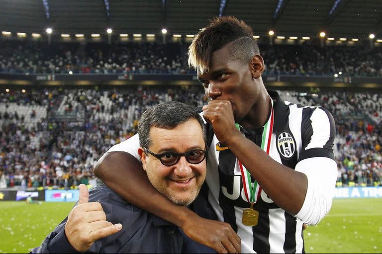 Mino Raiola, agente de Paul Pogba -con él en la foto- y Zlatan Ibrahimovic entre muchos otros; falleció recientemente, a los 54 años