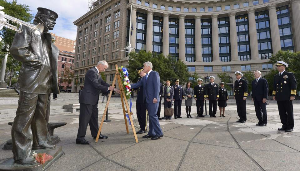 Defense Secretary Chuck Hagel (in blue suit) and Chairman of the Joint Chiefs Gen. Martin Dempsey participate in the laying of a wreath, honoring the victims of an attack at the Navy Yard, at the Navy Memorial in Washington, September 17, 2013. Washington authorities questioned on Tuesday how a U.S. military veteran with a history of violence and mental problems could have gotten clearance to enter a Navy base where he killed 12 people before police shot him dead. The suspect, Aaron Alexis, 34, a Navy contractor from Fort Worth, Texas, entered Washington Navy Yard on Monday morning and opened fire, spreading panic at the base just a mile and a half (2.5 km) from the U.S. Capitol and three miles (4.8 km) from the White House. (REUTERS/Mike Theiler)