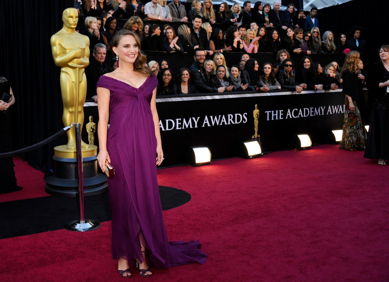 Natalie Portman Oscars 2011 (Kevork Djansezian / Getty Images)