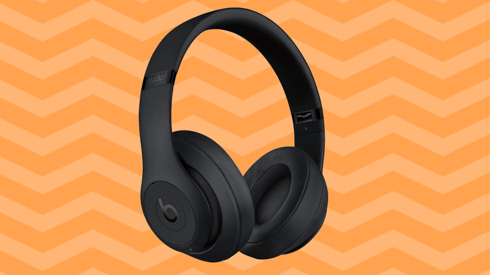 Save 35 percent on these Beats beauties. (Photo: Amazon)