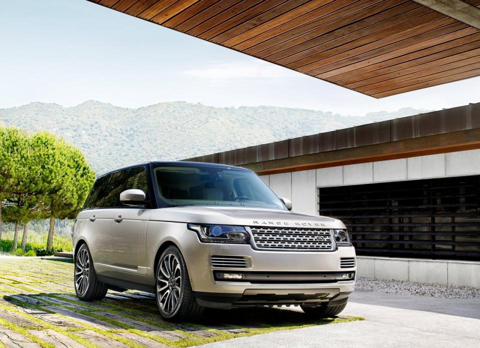 第四世代Range Rover採用全鋁合金車體，重量大幅減輕，效能與操控更勝以往