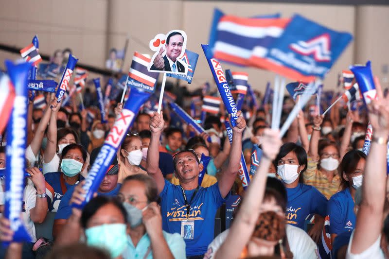 Key political parties in Thailand hold major rallies two days before election, in Bangkok