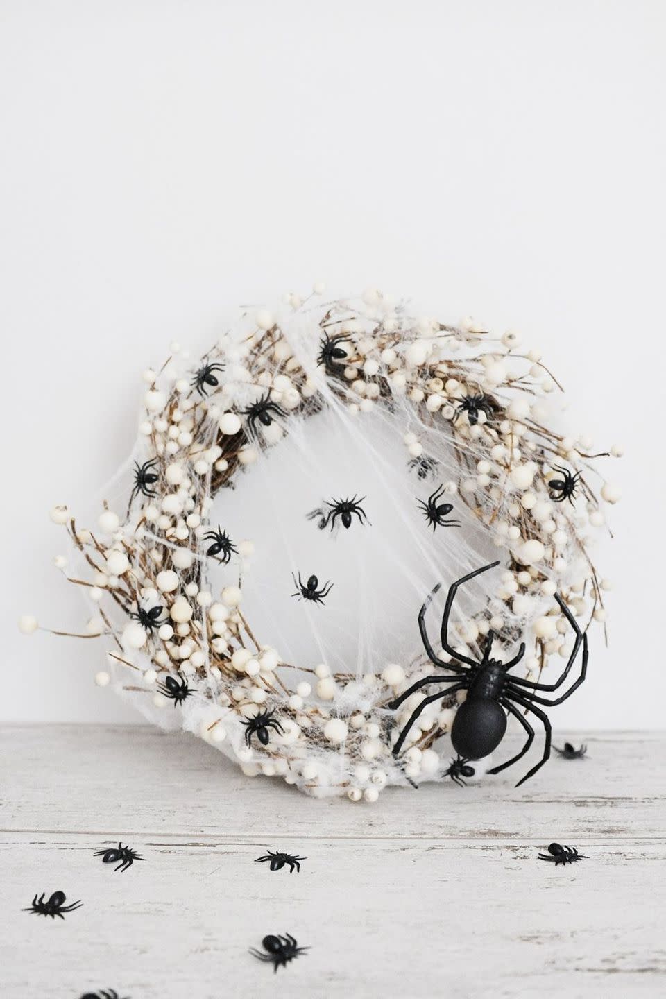 diy halloween wreath spiders