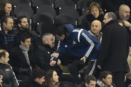 Football - Hull City v Sunderland - Barclays Premier League - The Kingston Communications Stadium - 3/3/15 Sunderland manager Gustavo Poyet in the stands with Dean Windass and Julio Arca Reuters / Dylan Martinez Livepic