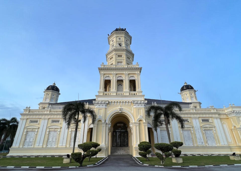 Sultan Abu Bakar Mosque - Front