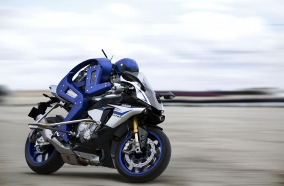 <strong>有許多品牌都有類似研究，像是 Yamaha 的 MotoBot 機器人。</strong>