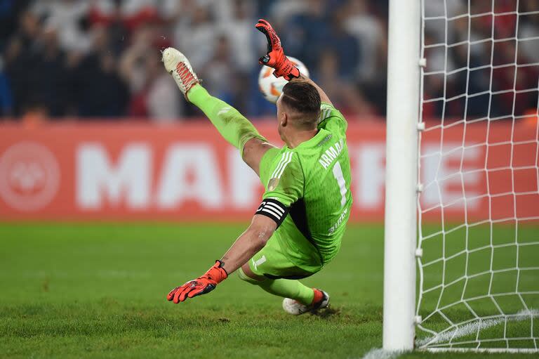 Franco Armani volverá a defender el arco riverplatense en el enfrentamiento ante Godoy Cruz