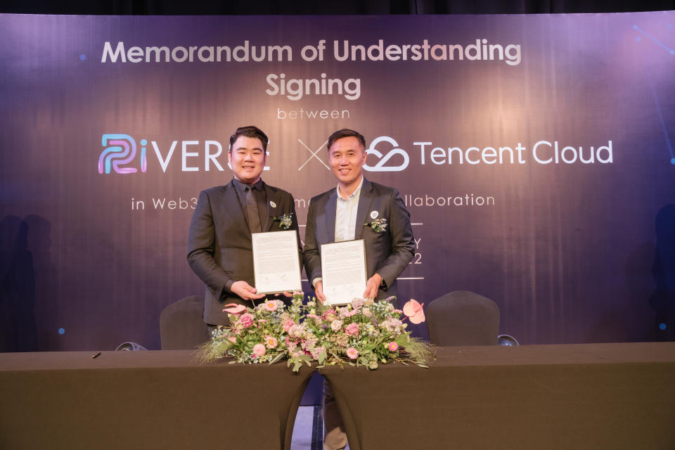 <div> <i><div><i>The MOU Signing between RIVERSE's Mr Rex Yeap (left) and Tencent Cloud's General Manager's Mr Kenneth Siow (right) was a resounding success!</i></div></i> </div>