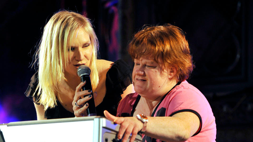 Jo Whiley and her sister, Frances, introduce Newton Faulkner, as part of the 2009 Mencap Little Noise Sessions. (Credit: PA)