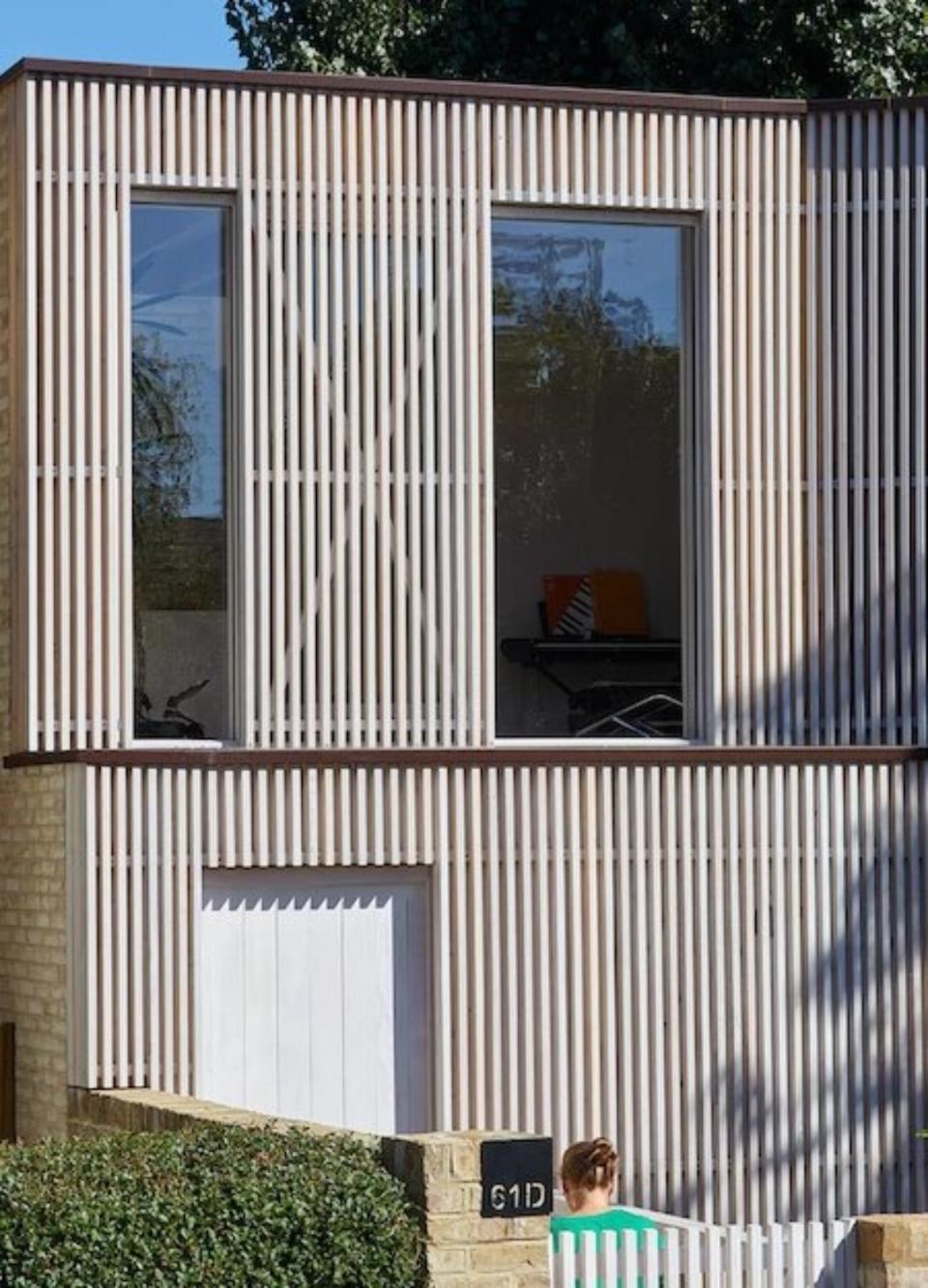 Los arquitectos Nicola y Ty Tikari, matrimonio y responsables del estudio, diseñaron la vivienda como su propia casa. El proyecto se finalizó en 2018. (Foto: <a href="http://www.tikari.co.uk/work/pocket-house/" rel="nofollow noopener" target="_blank" data-ylk="slk:Tikari Works;elm:context_link;itc:0;sec:content-canvas" class="link ">Tikari Works</a>).