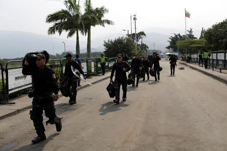 Colombian police walk on the Simon Bolivar cross-border bridge between Venezuela and Colombia, in Cucuta, Colombia February 24, 2019. REUTERS/Marco Bello