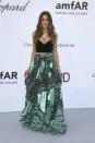 <p>Menos mal que entonces llegó el Valentino de Izabel Goulart para subir un poco el nivel de la amfAR Gala 2018. (Foto: AP). </p>