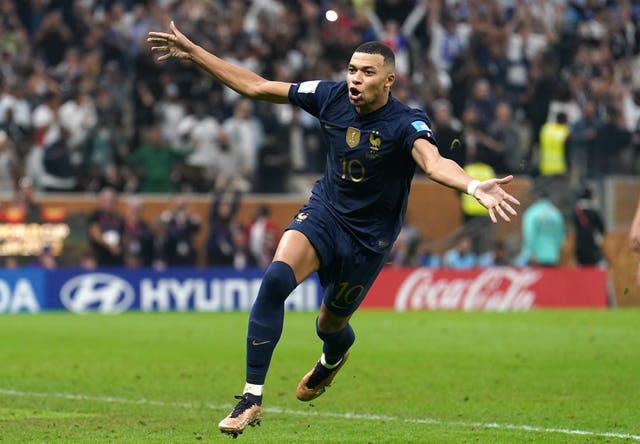 Le Français Kylian Mbappé a réussi un triplé en finale de la Coupe du monde