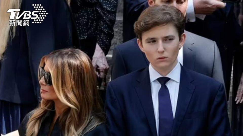 川普么兒拜倫（Barron Trump）罕見露面，身高已達到驚人的200公分。（圖／翻攝自每日郵報）