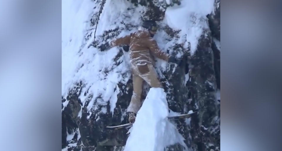 Un 'snowboarder' se ha quedado atrapado sin poder moverse en un acantilado en una estación de esquí de Canadá. (Crédito: Instagram/olivierartnsnow)