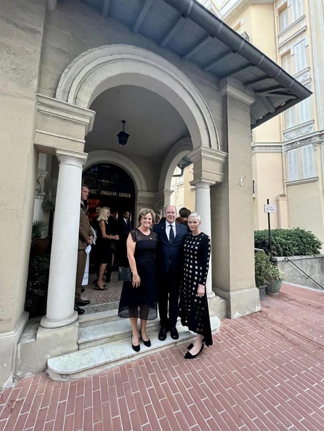 Alberto y Charlene con Menna Rawlings, embajadora del Reino Unido en Francia y Mónaco