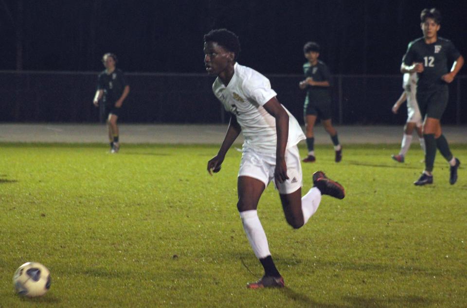 Oakleaf forward Khiende May-Parker (7) dribbles upfield against Fleming Island during an FHSAA District 3-6A boys soccer semifinal.
