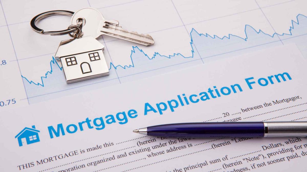 Mortgage rates are falling. Should you refinance your home now? - CBS News