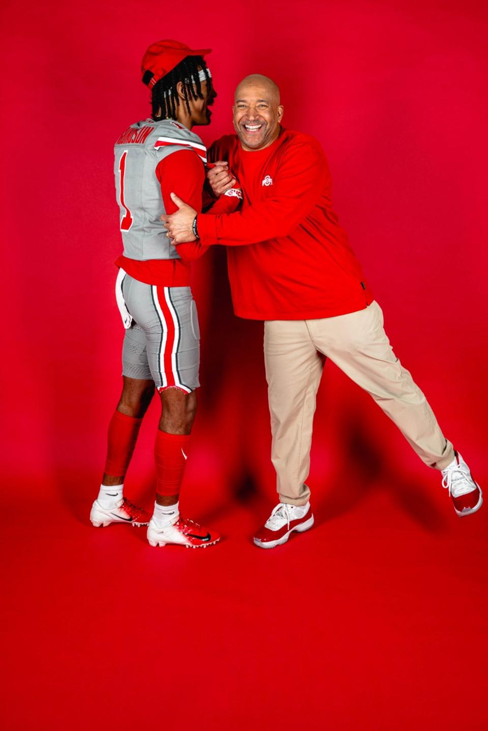 Ohio State cornerbacks coach Tim Walton poses with 2025 five-star cornerback commit Na'eem Offord, who is wearing cornerback Davison Igbinosun's jersey.