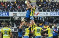 Montpellier and Clermont players during a line-out during the Rugby union match at the Michelin stadium in Clermont-Ferrand, on January 30, 2016