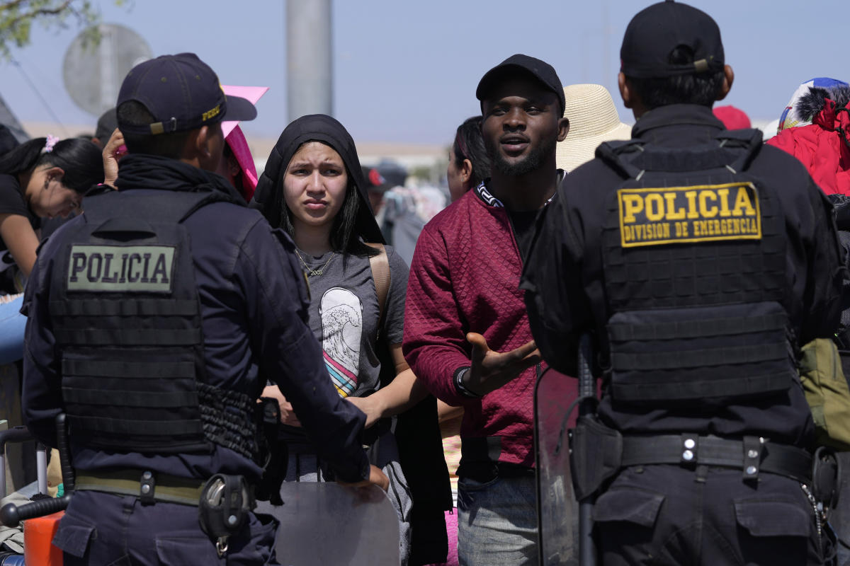 Chile y Perú discuten paso seguro para migrantes varados