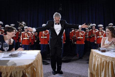U.S. President George W. Bush (C) takes a bow after conducting the Marine Band rendition of Stars and Stripes Forever at the annual White House Correspondents Association dinner in Washington, April 26, 2008. REUTERS/Jonathan Ernst