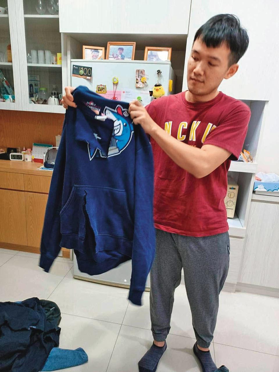 知名棒球YouTuber「台南Josh」也曾爆出遭前妻家暴，並控訴衣服遭前妻剪破。（翻攝巴毛律師混酥團）