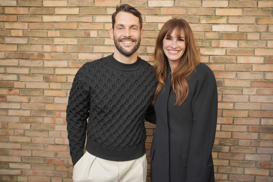 Simon Porte Jacquemus and Julia Roberts