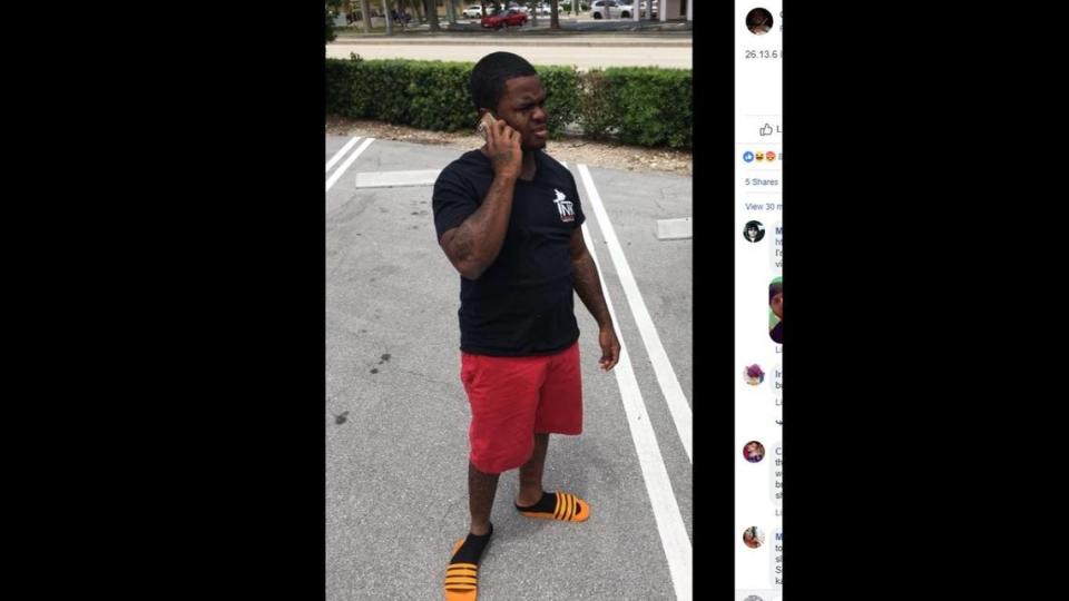 Los detectives de la Policía de Broward observaron que Dedrick Williams llevaba las mismas sandalias naranja en esta foto y en el video de vigilancia en Riva Motorsports antes del asesinato del rapero XXXTentacion. Facebook
