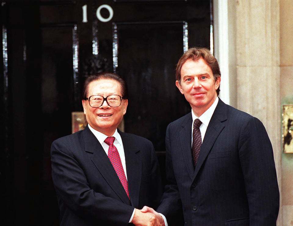 FILE - Britain's then Prime Minister Tony Blair, right, greets Chinese then President Jiang Zemin outside No. 10 Downing Street, London, Oct. 21, 1999. Chinese state TV said Wednesday, Nov. 30, 2022, that Jiang has died at age 96. (AP Photo/Christine Nesbitt, File)