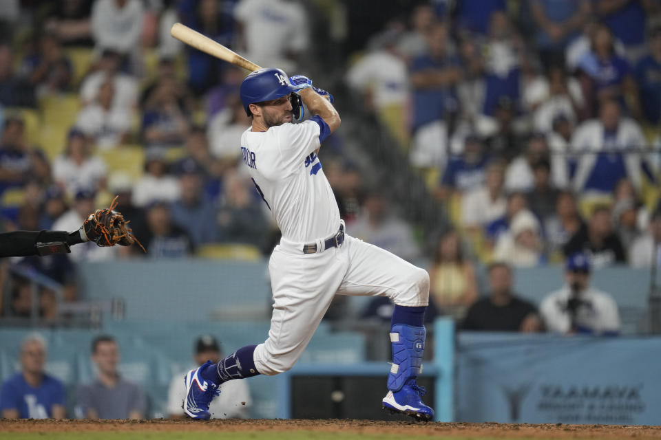 Los Angeles Dodgers' Chris Taylor (3) hits a walk-off single to win a baseball game 3-2 against the San Francisco Giants in Los Angeles, Sunday, Sept. 24, 2023. Amed Rosario scored. (AP Photo/Ashley Landis)