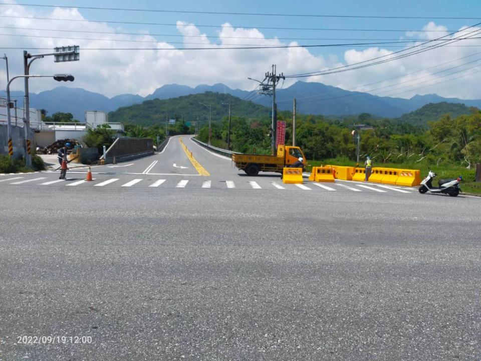 玉長公路十九日中午開放通車，暫採單線雙向通行。（記者鄭錦晴翻攝）