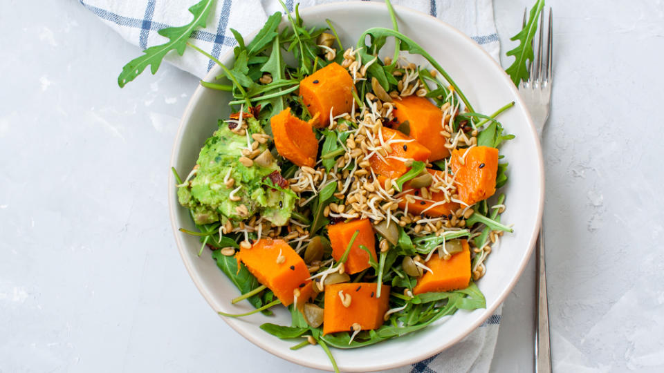 Im Sommer können wir von Salaten gar nicht genug bekommen. Mit diese leckeren Tipps bringen Sie mehr Abwechslung in Ihre Salatschüssel.