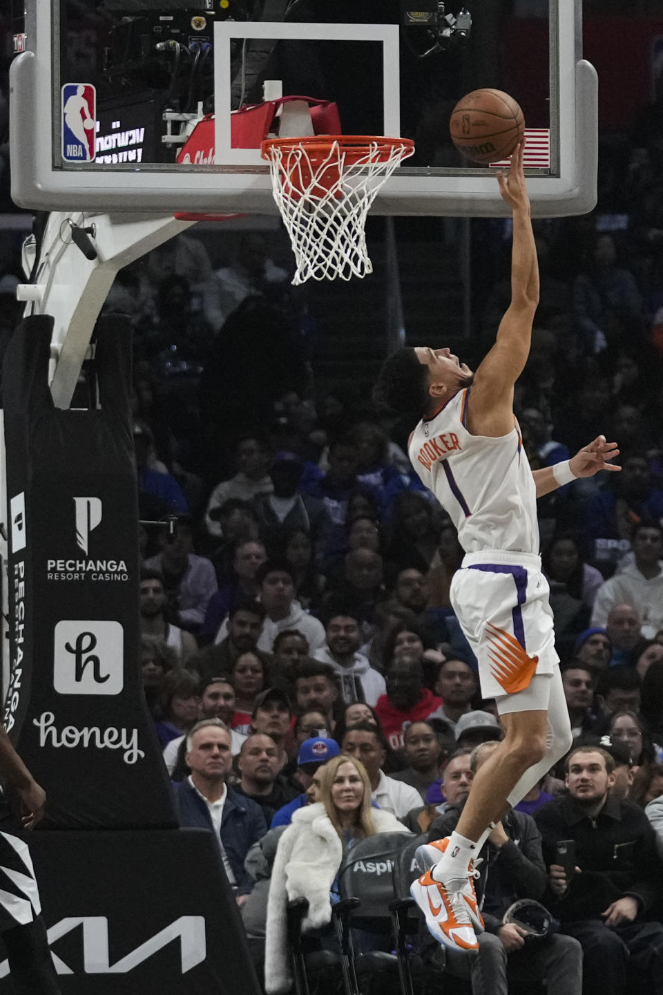 Phoenix Suns guard Devin Booker (1) shoots during the first half of an NBA basketball game against the LA Clippers in Los Angeles, Thursday, Dec. 15, 2022. (AP Photo/Ashley Landis)