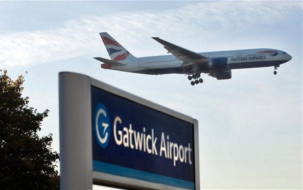 British Airways pilot arrested after armed police board plane at Gatwick. - © Roger Bamber / Alamy