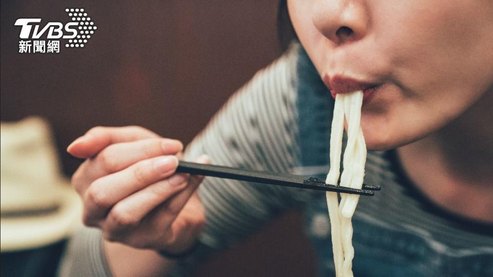 女子健身前吃麵，意外誘發過敏性休克。（示意圖／shutterstock達志影像）