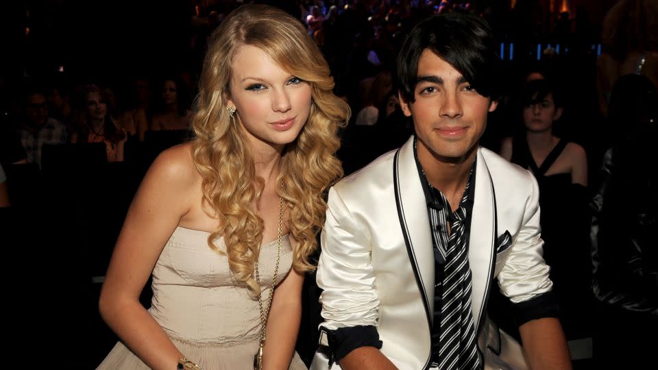 Singers Taylor Swift and Joe Jonas at the 2008 MTV Video Music Awards at Paramount Pictures Studios on September 7, 2008 in Los Angeles, California. - Jeff Kravitz/FilmMagic, Inc/FilmMagic