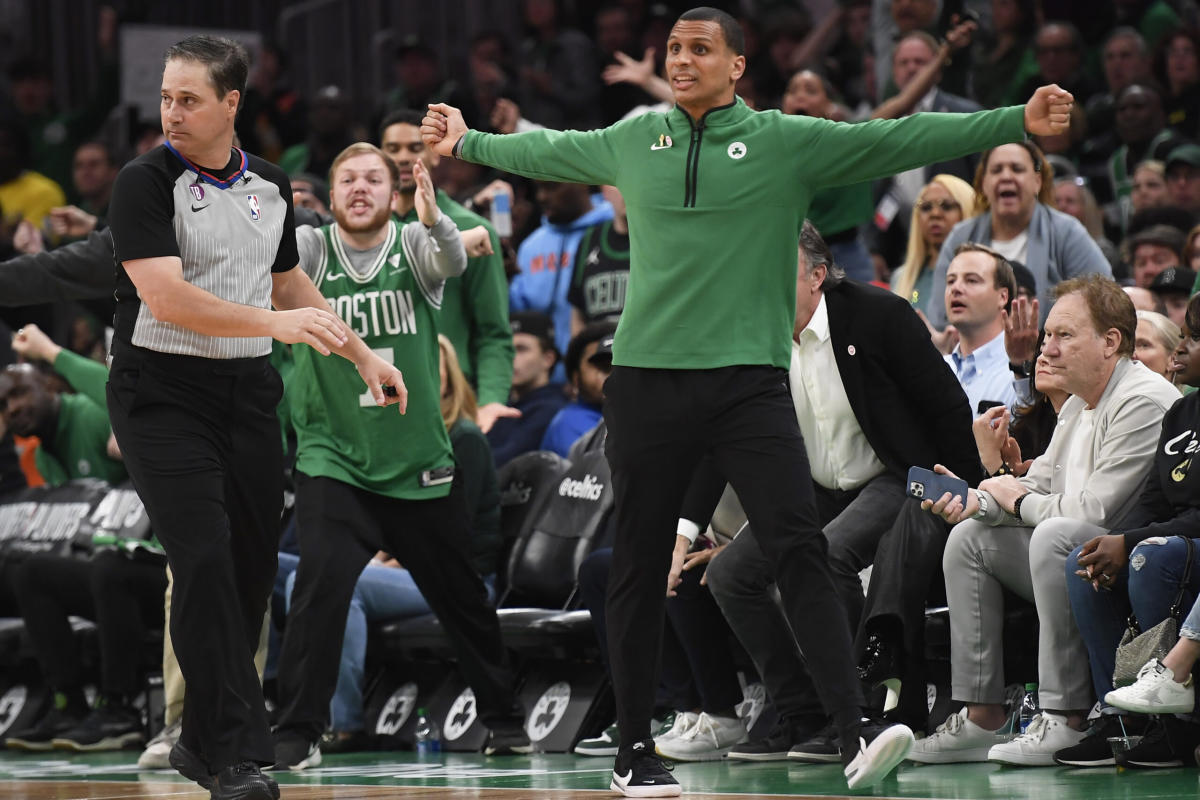 Boston head coach Joe Mazzulla blames offense over defense for Game 1 loss vs. 76ers thumbnail