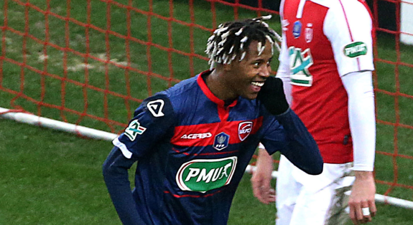 Valenciennes' French forward Kevin Cabral celebrates