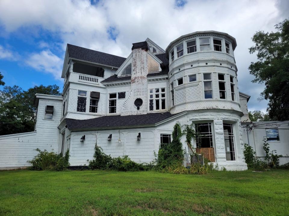 The White Cliffs mansion on Main Street (Route 20) in Northborough was built in 1886.