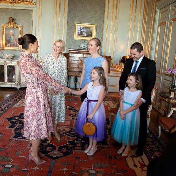 crown-princess-victoria-meets-girl-brain-tumour-2