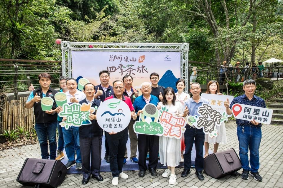 阿里山四季茶旅－秋季茶會大合照（圖：交通部觀光署阿里山管理處）