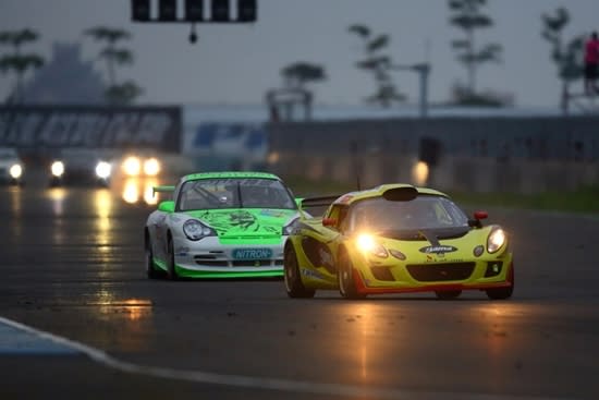 photo 2:  2013 台灣大賽車Gama Racing盧政義、阮經天聯手抱回GT-C組年度冠軍