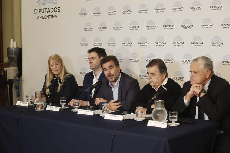 Los jefes de bloque de diputados de Juntos por el Cambio Margarita Stolbizer, Mario Negri, Cristian Ritondo, Juan López y Ricardo López Murphy